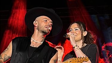 El dúo Jesse & Joy durante su concierto en Caracas, Venezuela, el sábado 9 de noviembre. 