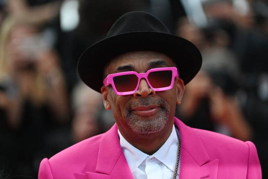 El presidente del jurado, Spike Lee, llega a la ceremonia de apertura y proyección de la película Annette en la 74 edición del Festival de Cine de Cannes en Cannes, sur de Francia, este 6 de julio de 2021.