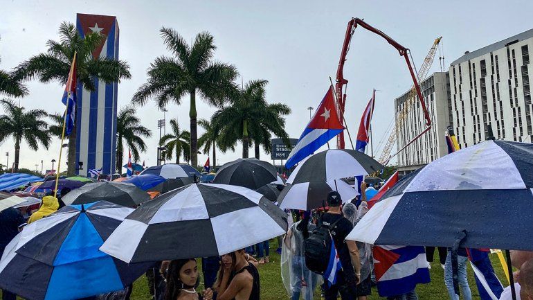 La lluvia no fue impedimento para acto de apoyo al pueblo cubano en Miami-Dade.