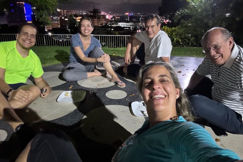 Los opositores Magalli Meda, Claudia Macero, Pedro Urruchurtu, Omar González y Humberto Villalobos, miembros del equipo de María Corina Machado que estaban refugiados en la Embajada de Argentina en Caracas, se encuentran sanos y salvos en EEUU