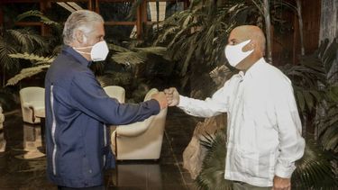 El gobernante cubano designado Miguel Díaz-Canel sostuvo un encuentro con el activista cubanoamericano Carlos Lazo