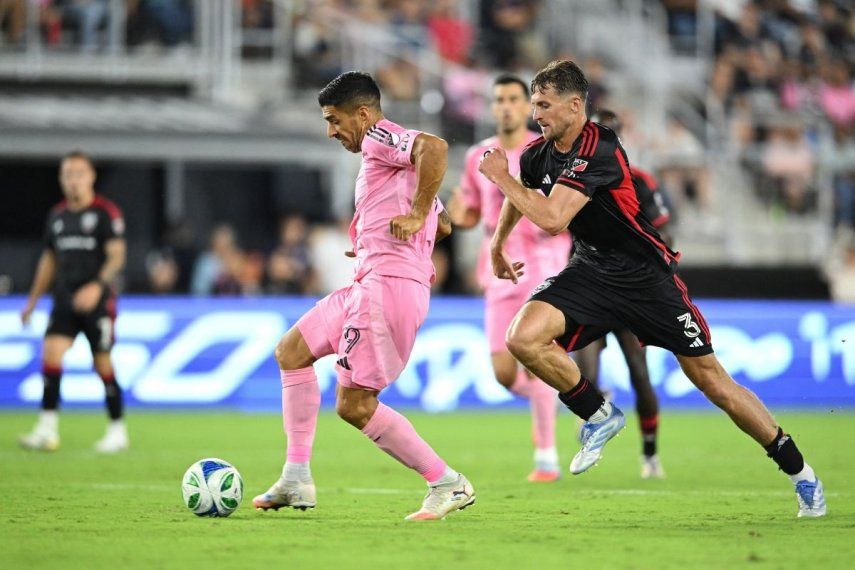Luis Suárez #9 del Inter Miami CF pasa durante el partido de la MLS entre el DC United y el Inter Miami CF en el Audi Field el 23 de agosto de 2025 en Washington, D.C.&nbsp;