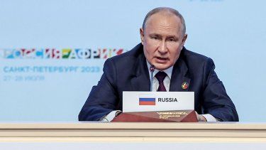 El presidente ruso Vladímir Putin habla durante una sesión de la cumbre Rusia-África en San Petersburgo, Rusia, el viernes 28 de julio de 2023.&nbsp;