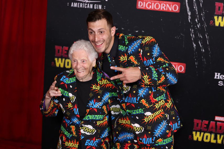 Pauline Kana y la personalidad de internet Ross Smith asisten al estreno de Deadpool & Wolverine en el Teatro David H. Koch de la ciudad de Nueva York el 22 de julio de 2024.