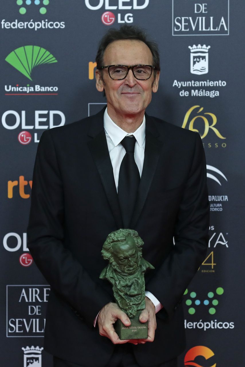 El compositor Alberto Iglesias posa tras ganar el premio Goya a la mejor m&uacute;sica original por Dolor y gloria.&nbsp;
