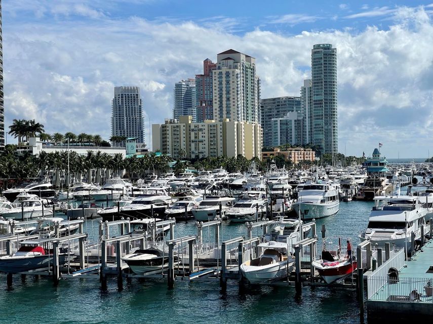 Vista del puerto de Miami Beach, Florida, el 22 de diciembre de 2020.