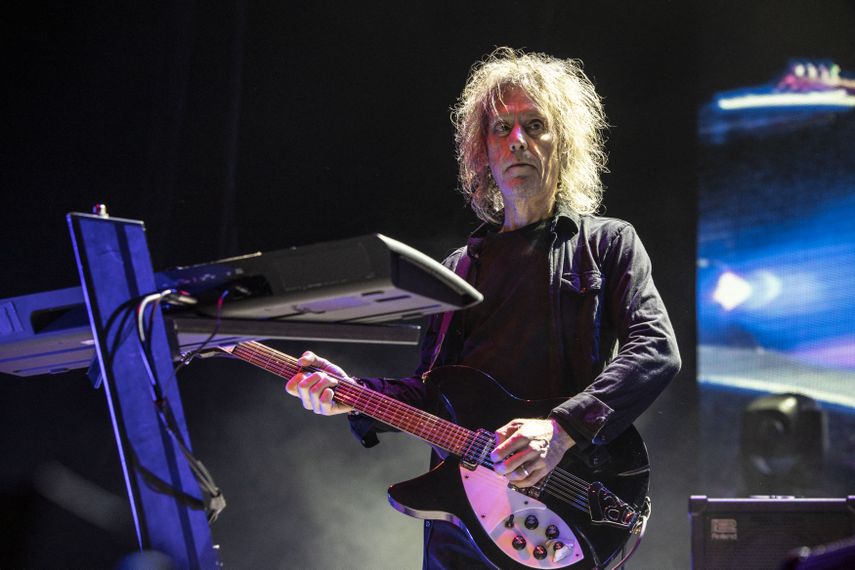 Perry Bamonte, de The Cure, actuó en el North Island Credit Union Amphitheatre el 20 de mayo de 2023 en Chula Vista, California. El guitarrista y tecladista de The Cure, Perry Bamonte, falleció a los 65 años, según anunció la legendaria banda británica de rock gótico el viernes 26 de diciembre.