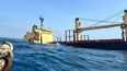 El buque carguero Rubymar se hunde frente a la costa de Yemen.