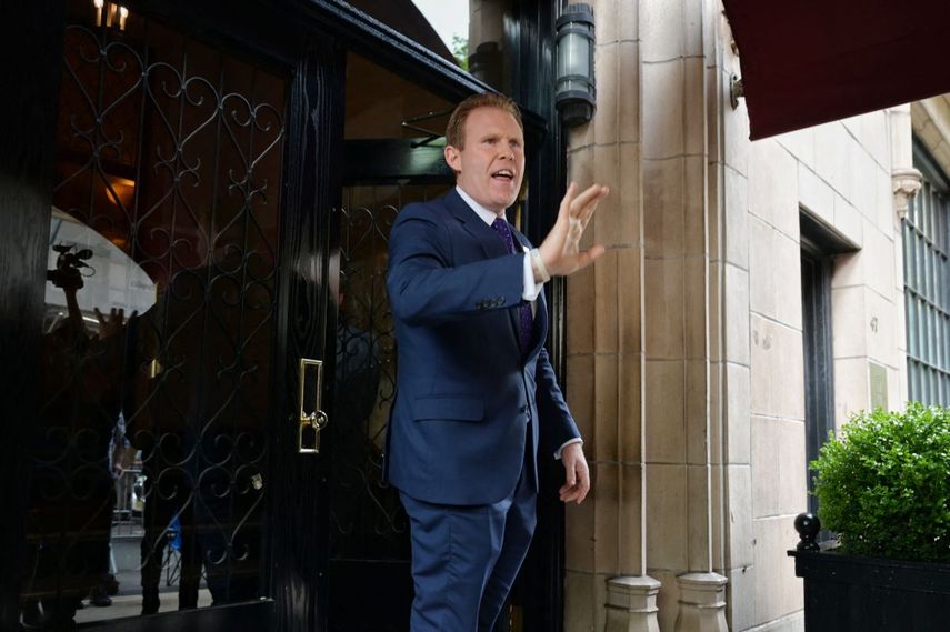 Andrew Giuliani, hijo del exalcalde de Rudy Giuliani, consideró el allanamiento extremadamente perturbador, asqueroso, absolutamente absurdo, y acusó al Departamento de Justicia de haber actuado por razones políticas