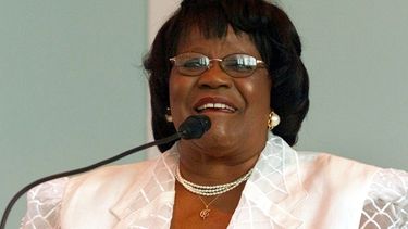 Carrie Meek, primera mujer afroamericana de Florida en ser electa al Congreso de la nación.