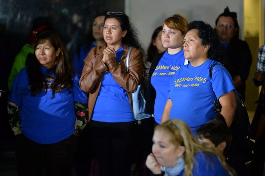 La Coalición de inmigrantes de la Florida en el momento en que escuchan las medidas tomadas en materia de inmigración por el presidente de Estados Unidos Brack Obama. (Fotos Alvaro Mata – DLA)