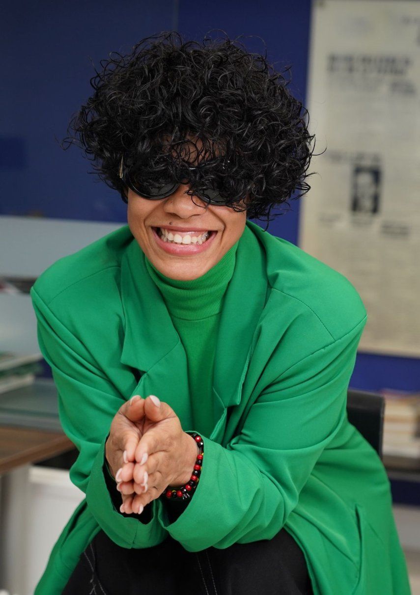 La cantante y percusionista cubana Brenda Navarrete posa en la redacción de DIARIO LAS AMÉRICAS.&nbsp;