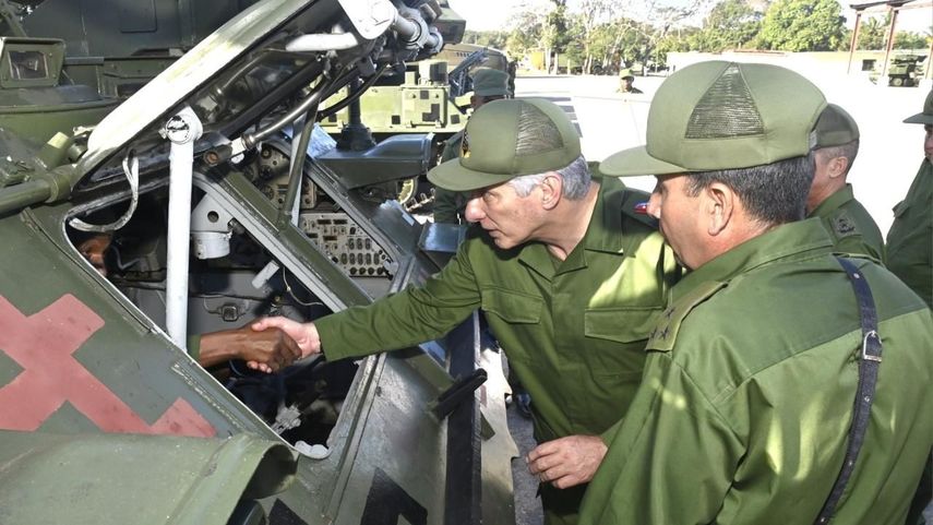 Miguel Díaz-Canel este sábado en ejercicios militares. Presidencia/X.