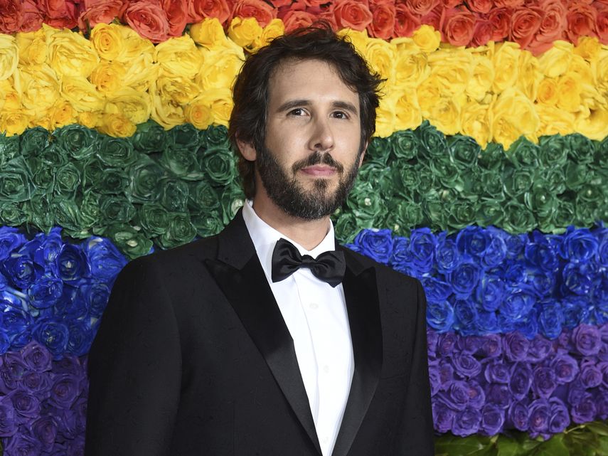 En esta fotograf&iacute;a del 9 de junio de 2019, el actor y m&uacute;sico estadounidense Josh Groban&nbsp;arriba a la entrega de los premios Tony. Groban se ha refugiado en sus canciones en tiempos de pandemia.