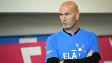 El exfutbolista francés Zinedine Zidane asiste a un evento en apoyo de la Asociación Europea de Leucodistrofia (ELA) en el colegio Suzanne Lacore de París, el 14 de octubre de 2025.&nbsp;