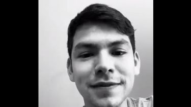 Hirving &ldquo;Chucky&rdquo; Lozano, en uno delos videos publicados en su cuenta oficial de Twitter&nbsp;en marzo de 2020.