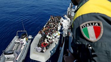 Las operaciones, como es habitual, han sido coordinadas por la Central Operativa de la Guardia Costera en Roma, dependiente del Ministerio italiano de Infraestructuras y Transportes.