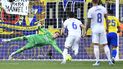 El arquero del Real Madrid Andriy Lunin ataja un penal en el empate 1-1 contra el Cádiz en la Liga española, el domingo 15 de mayo de 2022. El arquero del Real Madrid Andriy Lunin ataja un penal en el empate 1-1 contra el Cádiz en la Liga española, el domingo 15 de mayo de 2022.