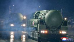 Corea del Norte muestra el Hwasong-20, un nuevo misil balístico intercontinental (ICBM), durante el desfile militar para celebrar el 80º aniversario de la fundación del Partido de los Trabajadores de Corea en Pyongyang. Corea del Norte muestra el Hwasong-20, un nuevo misil balístico intercontinental (ICBM), durante el desfile militar para celebrar el 80º aniversario de la fundación del Partido de los Trabajadores de Corea en Pyongyang.