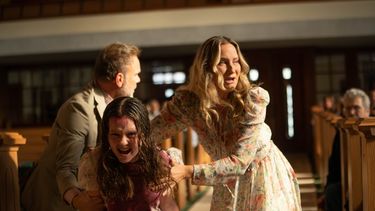 Ambientada en el mismo universo que The Exorcist (pero borrando sus secuelas), la historia se centra en Victor Fielding (Leslie Odom Jr.), un fotógrafo viudo que está dedicado a cuidar a su hija Angela (Lidya Jewett)