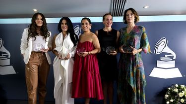 La cantante Joy Huerta, la locutora Martha Debayle, la experta en arte Soumaya Slim Domit, la arquitecta Tatiana Bilbao y la directora de orquesta Alondra de la Parra. 