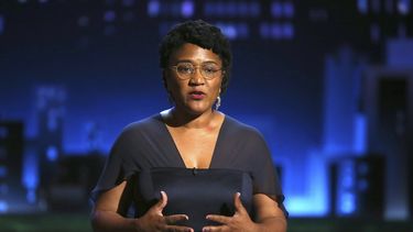 Lynn Nottage presenta una actuación del elenco de Sweat en la 71 edición anual de los premios Tony el 11 de junio de 2017 en Nueva York. Nottage es uno de los ocho escritores que contribuyen con nuevas obras para Theatre for One, un teatro portátil que ahora se ha conectado en línea.  