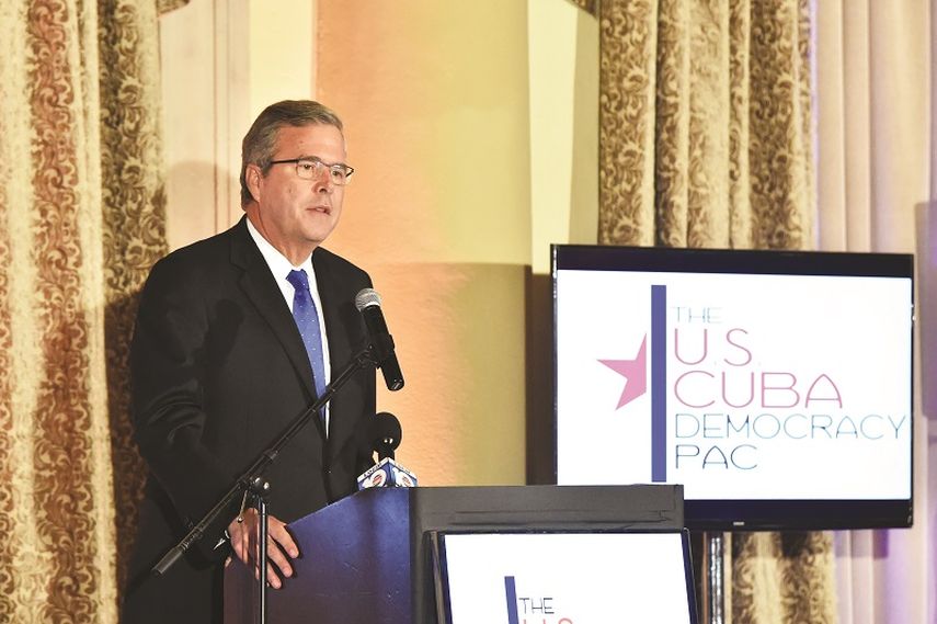 El exgobernador Jeb Bush durante su intervencion en el hotel Biltmore, en Coral Gables. (Alvaro Mata)