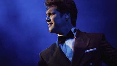 En esta imagen proporcionada por Netflix Diego Boneta como Luis Miguel en una escena de Luis Miguel: La Serie.&nbsp;