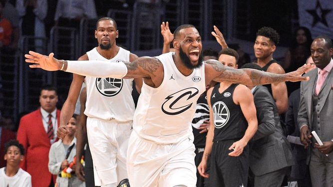 El capitán del Team LeBron se quedó con el premio al Jugador Más Valioso por tercera vez en su carrera.