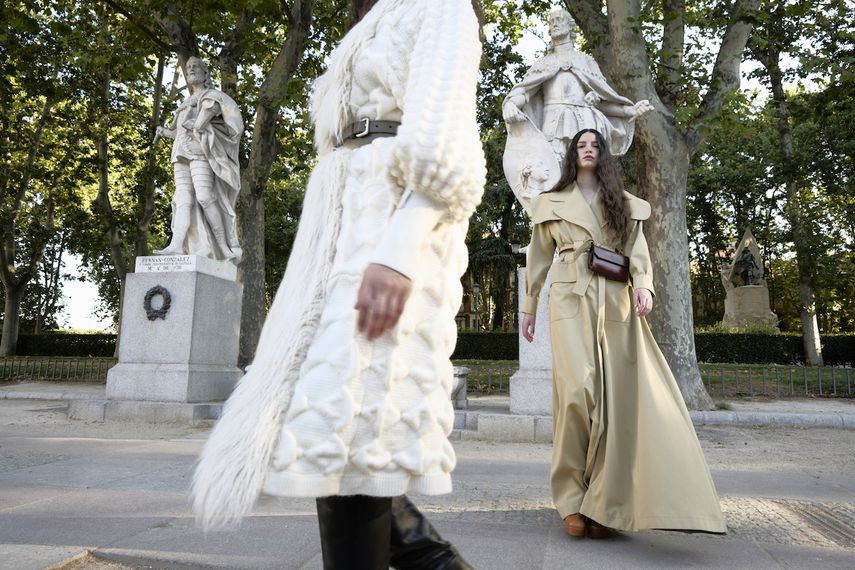 Moisés Nieto, Roberto Verino o Teresa Helbig abrirán la Semana de la Moda de Madrid en los Jardines de Plaza de Oriente.
