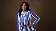 Angela Bassett posa en el almuerzo de nominados a la 95a edición de los Premios Óscar el 13 de febrero de 2023 en Beverly Hills, California. La Academia de las Artes y Ciencias Cinematográficas anunció que Bassett, Mel Brooks y la editora de cine Carol Littleton recibirán premios Óscar honorarios en los Premios de los Gobernadores de noviembre.
