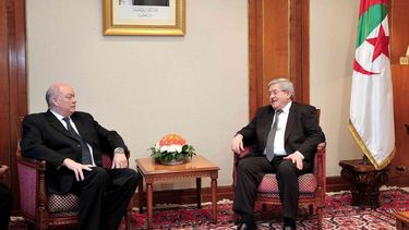 Rodrigo Malmierca (izq.), ministro de Comercio Exterior e Inversión Extranjera de Cuba, junto al primer ministro de Argelia, Ahmed Ouyahia, reunidos en Argel el 21 de febrero de 2019.