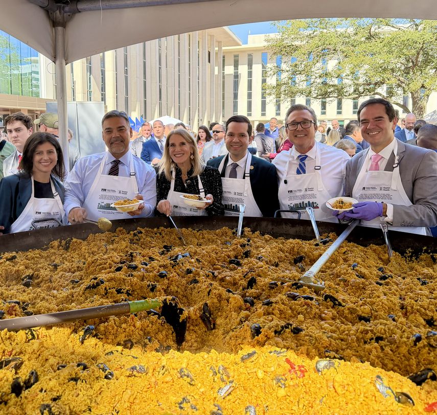 Representante Demi Busatta, Alex Rizzo, comisionada Vicki López, concejal Doral Rafael Pineyro, senador Rene García, comisionado de Miami Ralph Rosado&nbsp; &nbsp;