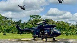 Soldados de Ecuador iniciando una operación militar, por orden del gobierno, con helicópteros en las regiones amazónicas del país.