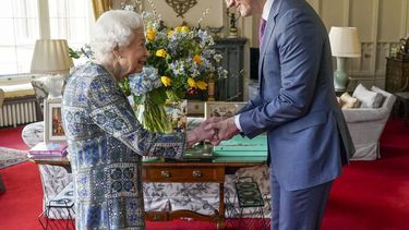 La reina Isabel II del Reino Unido recibió al primer ministro canadiense Justin Trudeau durante una audiencia en el Castillo de Windsor, Inglaterra, el lunes 7 de marzo de 2022.&nbsp;