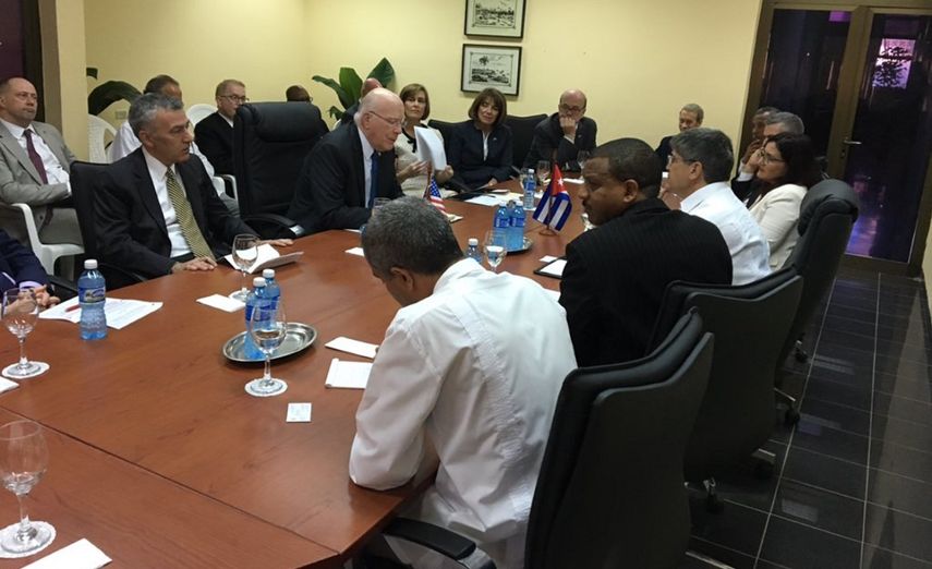 Imagen del encuentro en La Habana de la delegación de congresistas de&nbsp;EEUU&nbsp;con el nuevo director general para Estados Unidos de la Cancillería cubana, Carlos Fernández de Cossío.