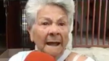 apuntan y amenazan con metralleta a una senora de 76 anos