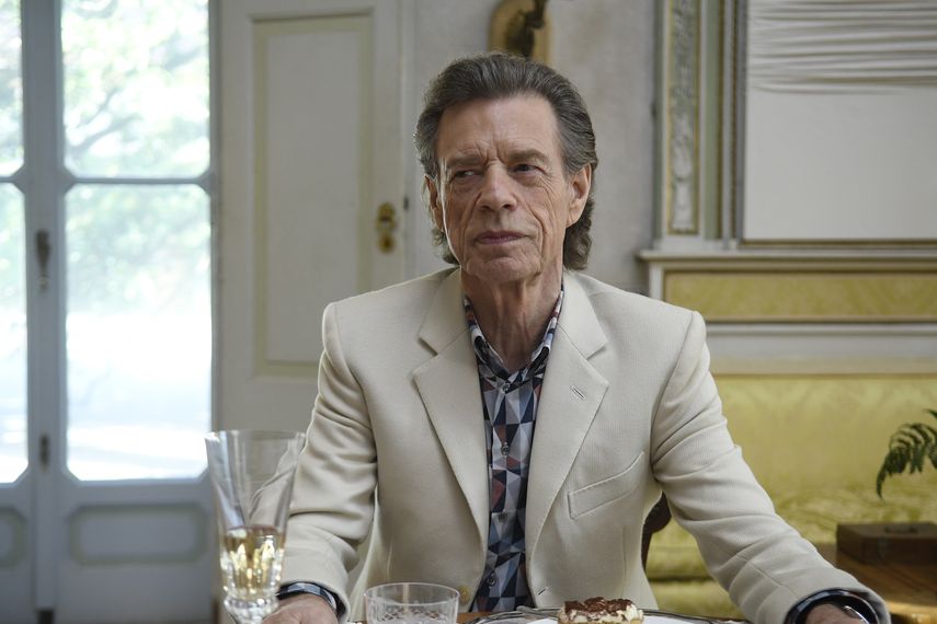 Mick Jagger en una escena de The Burnt Orange Heresy en una imagen proporcionada por Sony Pictures Classics.