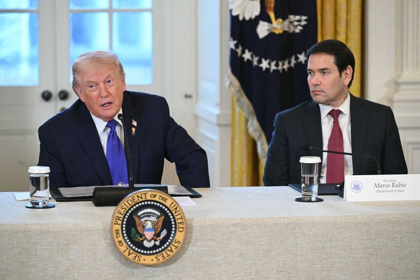 El presidente de Estados Unidos y el secretario de Estado Marco Rubio en la reunión con ejecutivos de la industria petrolera.