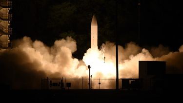 Fotografía proporcionada por la Marina de EEUU de un misil hipersónico C-HGB en una base en Kauai, Hawái, durante un vuelo de experimento del Departamento de Defensa.