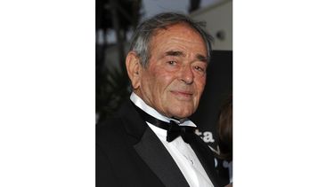 En esta foto del dos de octubre de 2008, el actor Stuart Whitman llega a una gala ben&eacute;fica en el Festival Internacional de Cine de Santa B&aacute;rbara en Santa B&aacute;rbara, California.&nbsp;