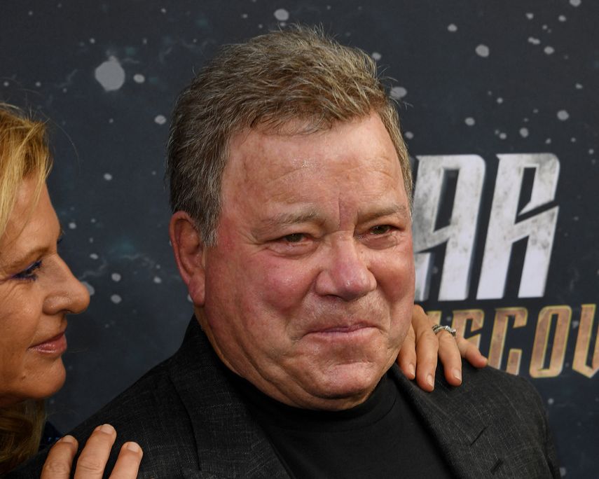 En esta foto de archivo, Elizabeth Shatner y William Shatner llegan al estreno de Star Trek: Discovery de CBS en el Cinerama Dome en Hollywood, California, el 19 de septiembre de 2017.