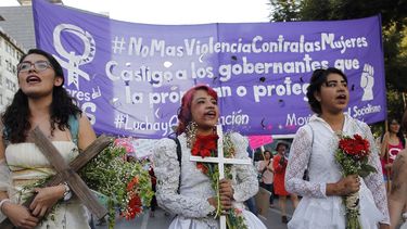 Cientos de mujeres participaron en una marcha contra la violencia de género en Ciudad de México.&nbsp;