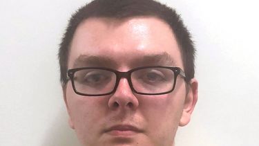 Zephen Xaver&nbsp;compareció hoy por primera vez desde los hechos ante un juez, quien le acusó de cinco asesinatos premeditados en primer grado.