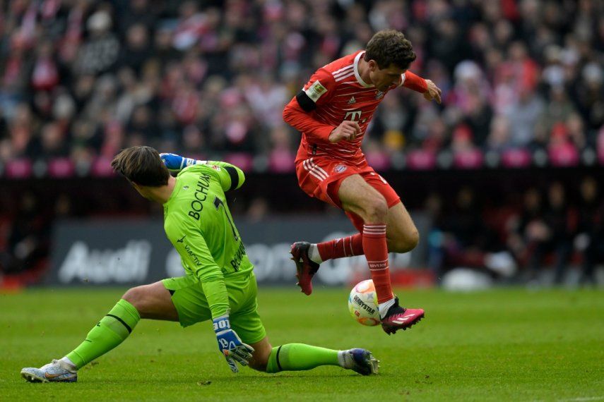Thomas Müller del Bayern Múnich anota el primer gol de su equipo en el encuentro de la Bundesliga ante el Bochum el sábado 11 de febrero del 2023.