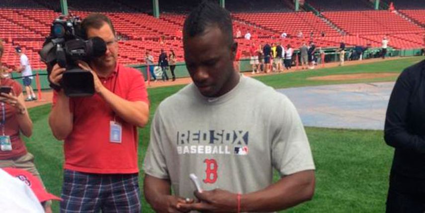 Rusney Castillo estuvo practicando en el Fenway Park (@soxNH)