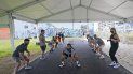 El entrenador Legend Tarvers, al centro, encabeza un grupo durante ejercicios en el gimnasio Legacy Fit, en Miami, el 31 de agosto del 2020. El entrenador Legend Tarvers, al centro, encabeza un grupo durante ejercicios en el gimnasio Legacy Fit, en Miami, el 31 de agosto del 2020.