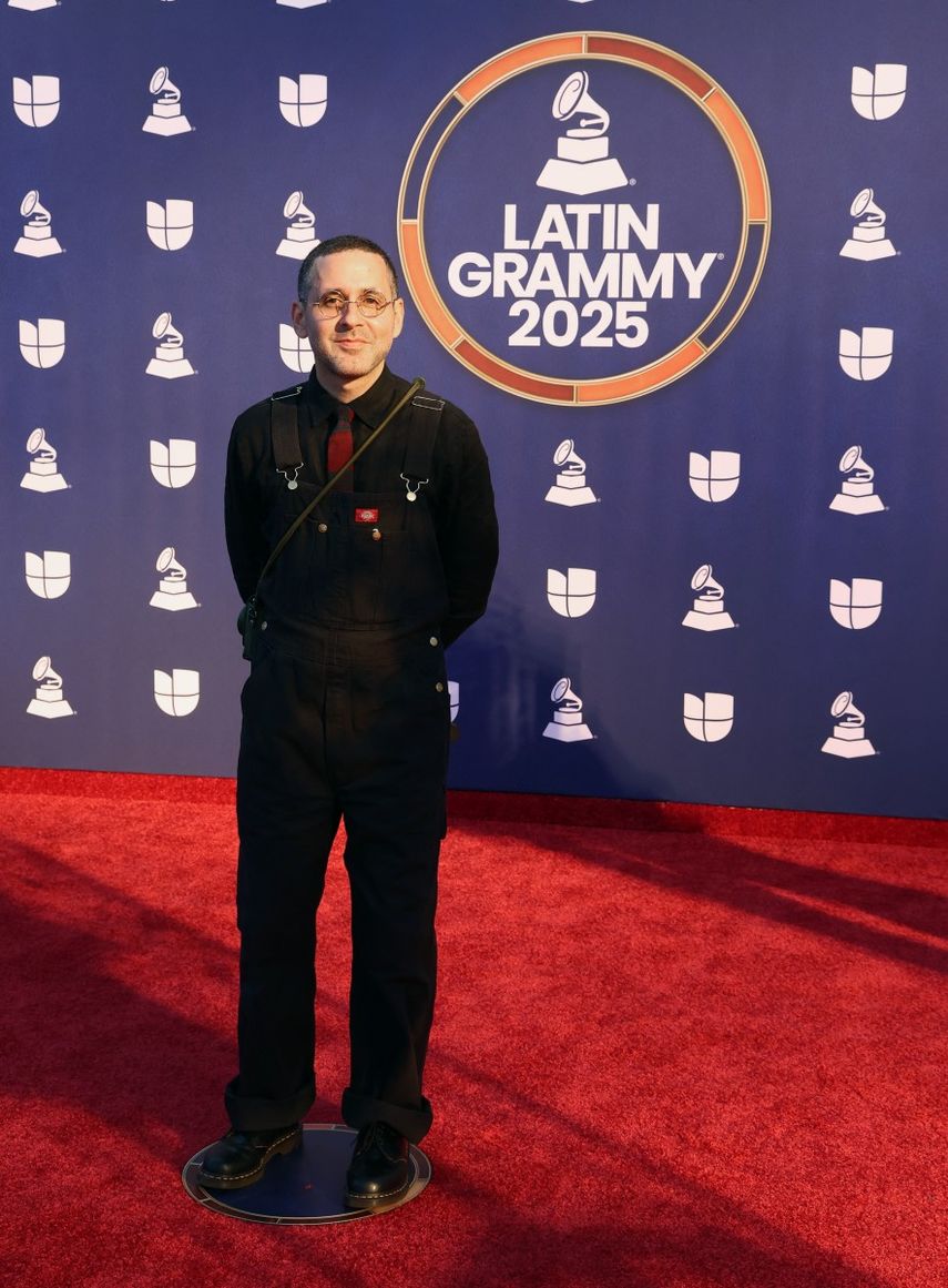 Eduardo Cabra asiste a la 26ª Entrega Anual del Latin Grammy en el MGM Grand Garden Arena el 13 de noviembre de 2025 en Las Vegas, Nevada.&nbsp;