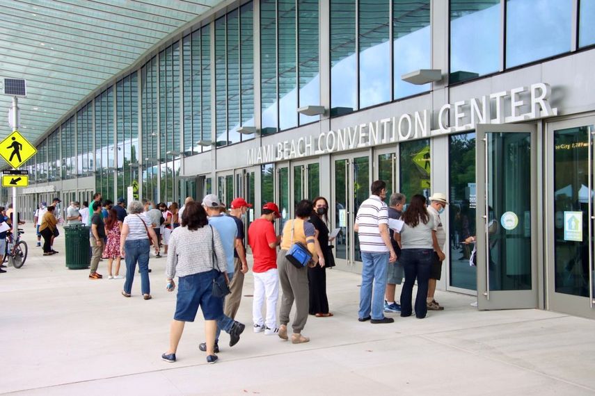 Vista parcial del Miami Beach Convention Center, lugar asignado para que los votantes peruanos ejercieran su derecho al voto en el sur de Florida, este 6 de junio de 2021.&nbsp;