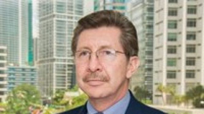 La dictadura castrista fue salvada de su inminente colapso y de su “periodo especial” por Hugo Chávez, quien a partir de 1999 entregó a Fidel Castro y a su régimen los recursos y petróleo suficientes 